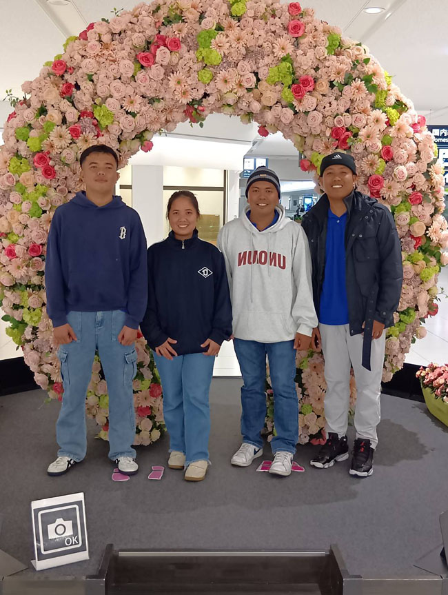 ようこそ　4名入国しました！